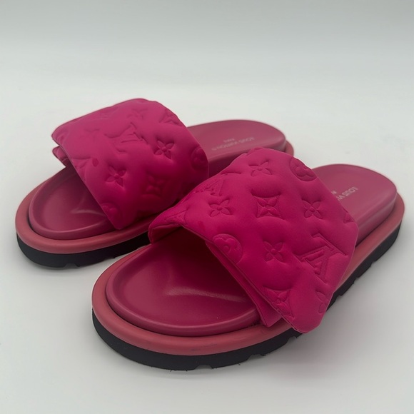 Louis Vuitton Pool Pillow Flat Comfort Mule
Size EU 36 US 6-6.5 - Picture 1 of 14